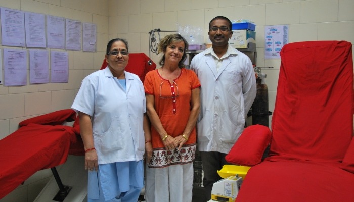 Maria Fornieles, (middle) the co-ordinator of blood bank with the nurse (left) and the doctor (right)ft) 